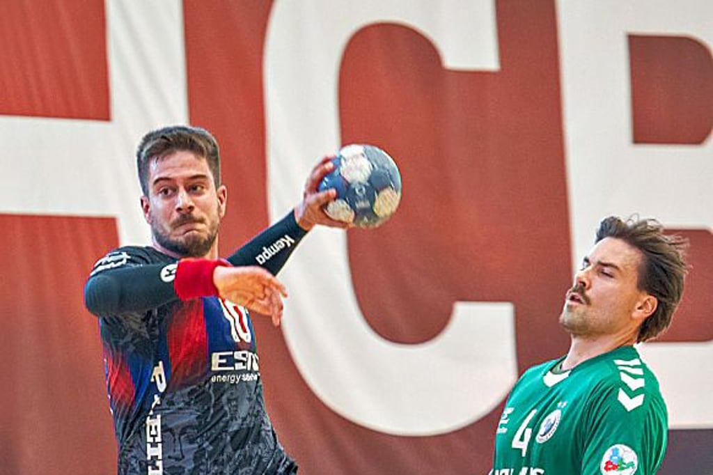 Vuk Cetnik (l., hier im Testspiel gegen Halle) erzielte am Samstag sechs Tore für den HCB. Der Linkshänder ist in der Sommerpause aus Suhl gekommen.