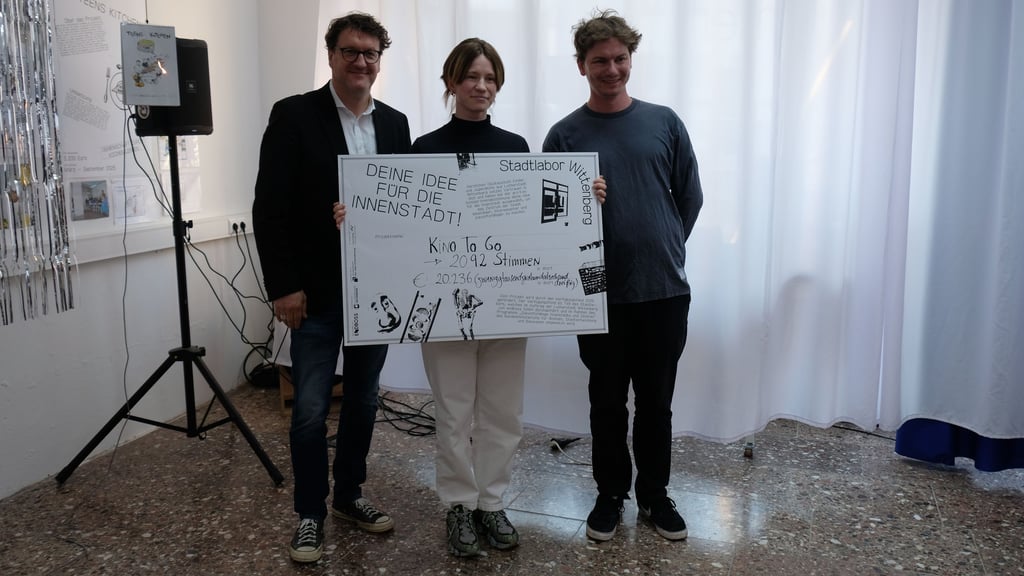 Lena Löhnert (mi.) belegt seinerzeit mit ihrer Kino-to-go-Idee den ersten Platz.