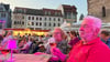 Gerd und Christine Streckert besuchen nicht zum ersten Mal den „Sommer nach 8“ auf dem Marktplatz in Halle. Die Veranstaltungen der Oper sind ihr Favorit.