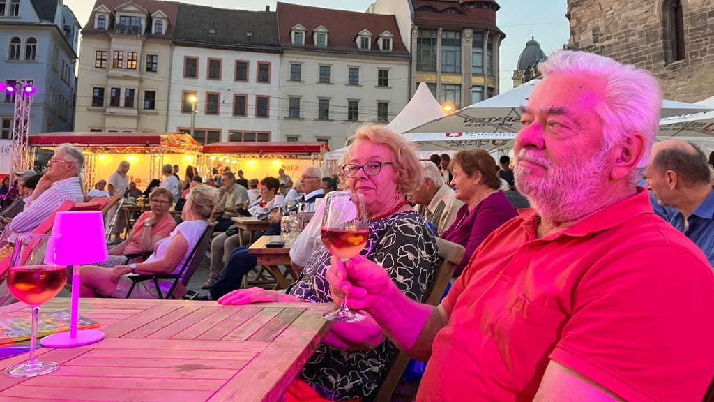 Gerd und Christine Streckert besuchen nicht zum ersten Mal den „Sommer nach 8“. Die Veranstaltungen der Oper sind ihr Favorit.
