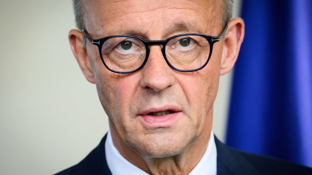 Kanzler Friedrich Merz versucht, die Wogen im Streit über die Nahost-Politik zu glätten. (Archivbild)