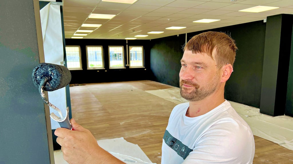 Stefan Reichelt eröffnet in Nienburg den ersten „Tante-M“&nbsp;Sieben-Tage-Markt. Derzeit werden noch letzte Renovierungsarbeiten vorgenommen.