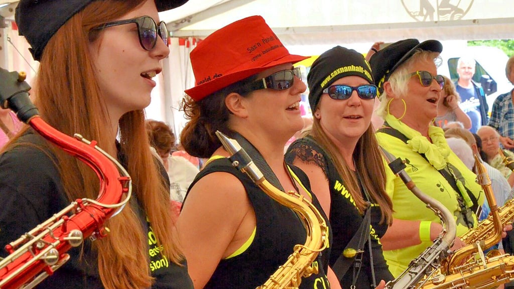 Das „Sax ’n’ Anhalt“-Orchester sorgte 2019 für Stimmung – diesmal ist’s unter anderem Multiinstrumentalist Trompeti.