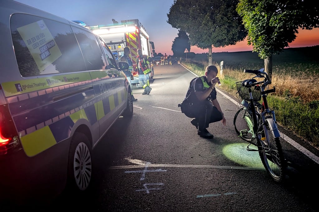 Der Radfahrer starb, der Unfallverursacher flüchtete.