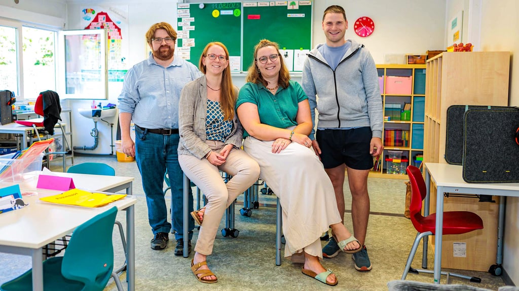 Alles klar für den Start des neuen Schuljahres an der Freien Evangelischen Grundschule Zeitz: Benjamin Filitz (von links), Julia Fichtner, Lisa Klawonn und Jan Henkelmann freuen sich auf die Kinder.