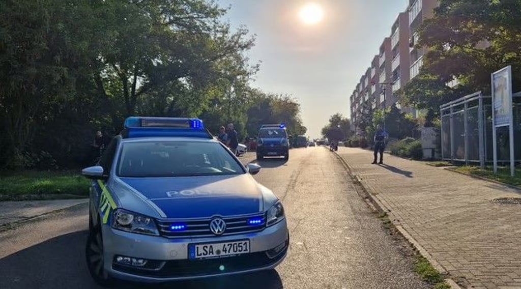 In der Silberhöhe in Halle kam es wegen einer Messerattacke zu einem Großeinsatz der Polizei.
