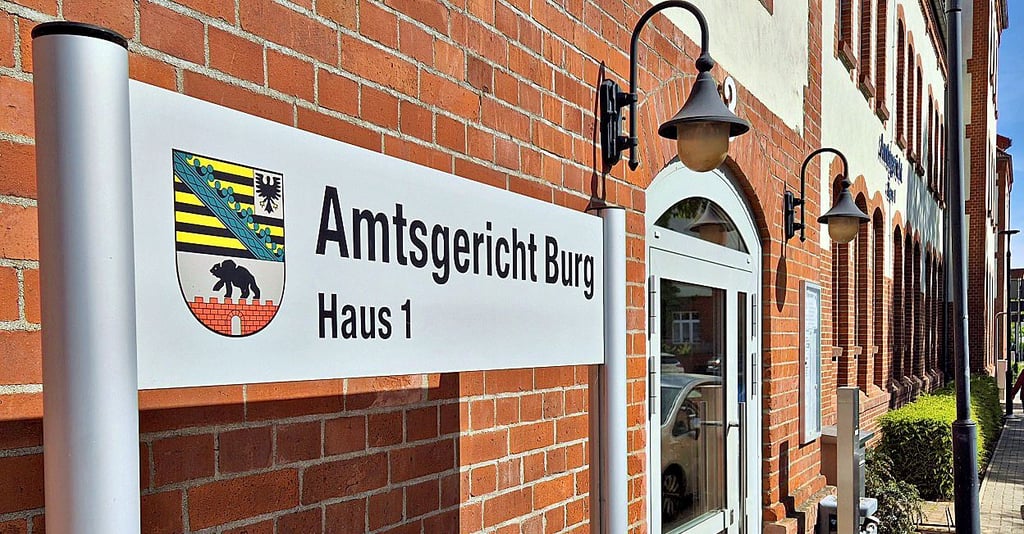 Vor dem Amtsgericht Burg hat die Verhandlung stattgefunden.