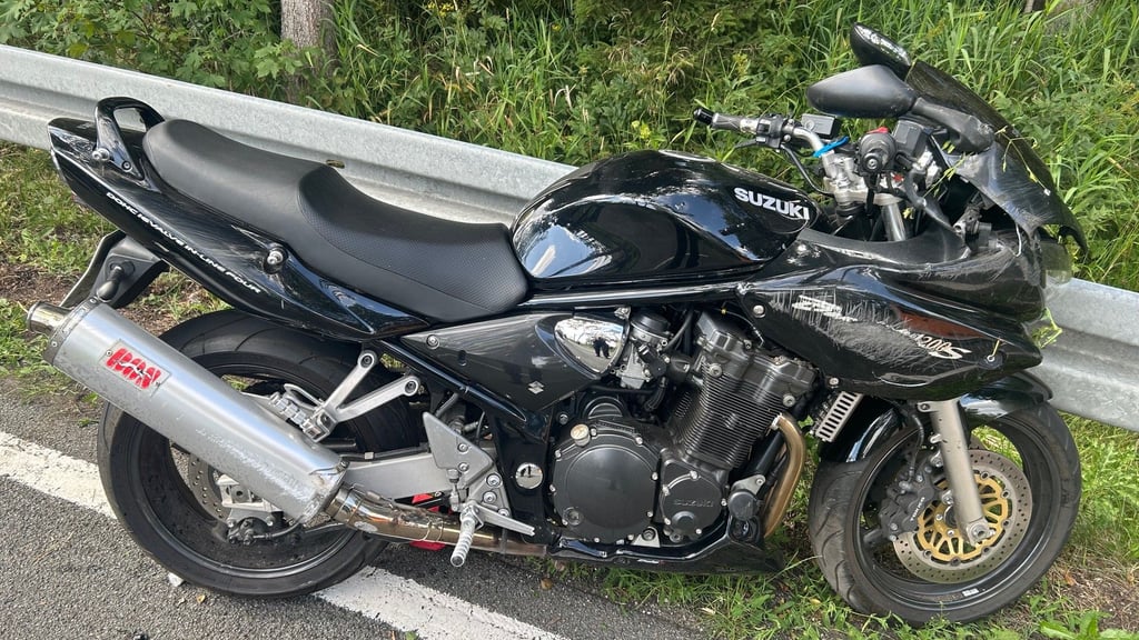 Dieses Motorrad war nach einem schweren Unfall auf der Landesstraße 100 bei Wernigerode nicht mehr fahrbereit.