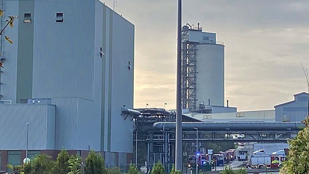 Am Sonntagabend heulten in Bernburg die Sirenen: Die Feuerwehr wurde zum Solvaywerk gerufen.