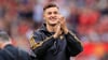 Strahlemann: Benjamin Sesko stellt sich den Fans von Manchester United vor.