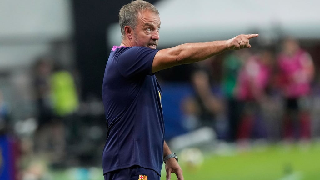 Wie Barcelonas Trainer Hansi Flick wohl über das Vorhaben denkt?