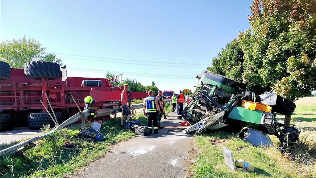 Am Montag ereignete sich gegen 16.15 Uhr auf der Straße von der Sprossener Kreuzn zum Industriepark ein schwerer Unfall.