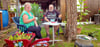 Marie-Luise und Detlef Lichtenfeld sind seit 28 Jahren Dauercamper auf dem Campingplatz am Plattensee. Mit Freude berichten sie darüber, dass sich in den letzten Jahren immer mehr junge Familien entscheiden, ebenfalls Dauercamper zu werden.  „Es ist einfach schön, hier immer mehr Kinder lachen zu hören und über den Platz toben zu sehen“, sagt Detlef Lichtenfeld.