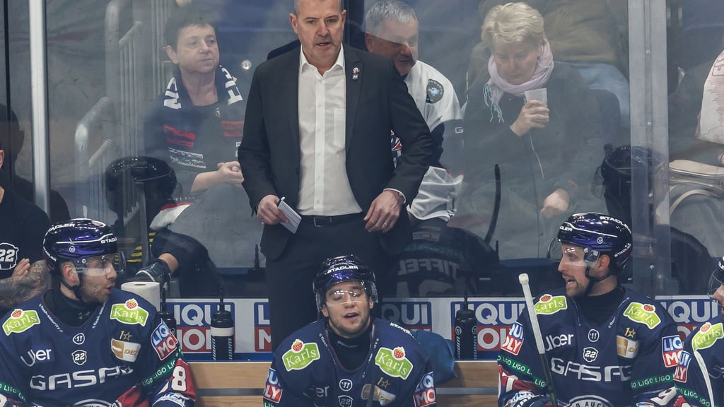 Trainer Serge Aubin ist am Montag mit den Eisbären Berlin in die Saisonvorbereitung gestartet.