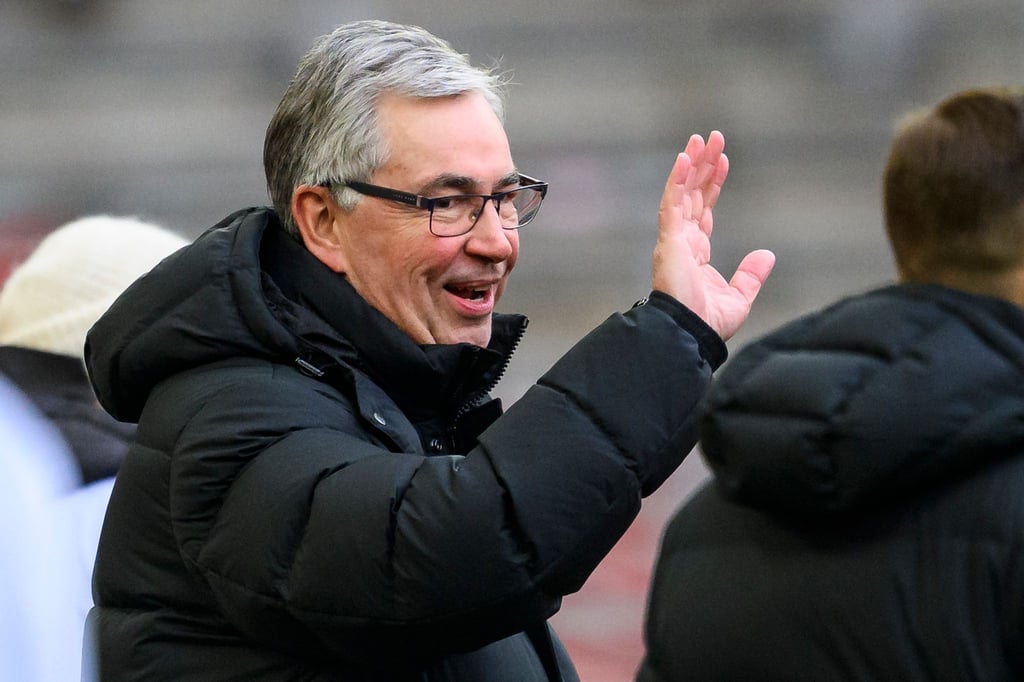 VfB-Präsident Dietmar Allgaier äußerte sich zu den Gerüchten um Stuttgarts Marketingchef Rouven Kasper.