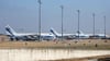 Bereits seit Februar 2022 stehen drei russische Frachtflugzeuge am Flughafen Leipzig/Halle. (Archivbild)