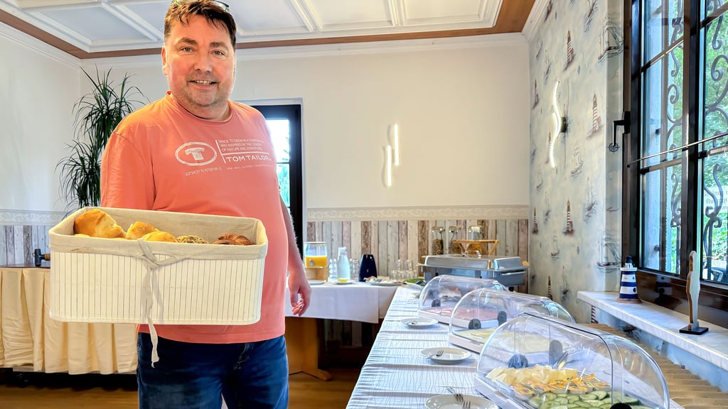 Mittwochs bis sonntags von 7.30 Uhr bis 10.30 Uhr lädt Sven Weber mit einem vielfältigen Frühstücksbuffet ins Merseburger Bootshaus ein.