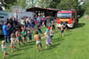 Das Feuerwehrauto-Ziehen gehört fest zum Fest.