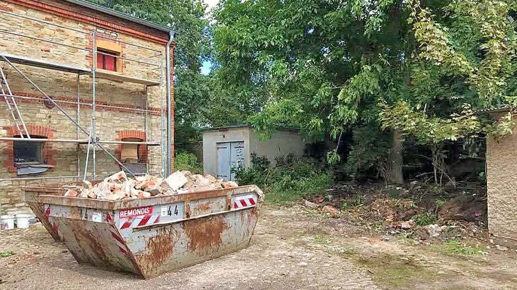 In den letzten Jahren sind mehrere tausend Stunden Arbeit der Vereinsmitglieder in die Sanierung des Klosterhofes geflossen.