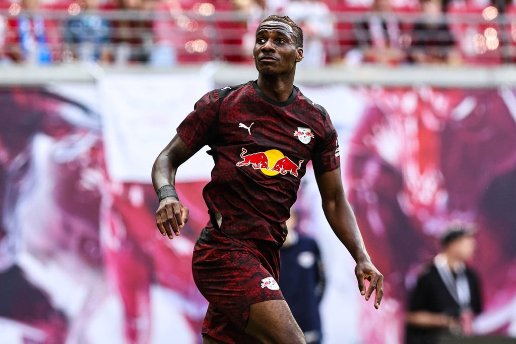 Ezechiel Banzuzi im Trikot von RB Leipzig.
