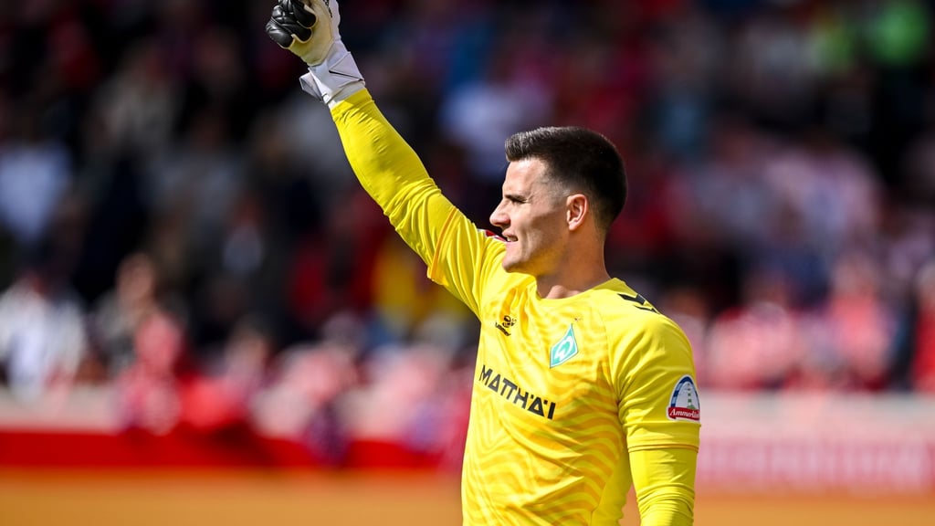 Michael Zetterer geht als Nummer eins bei Werder in die Saison