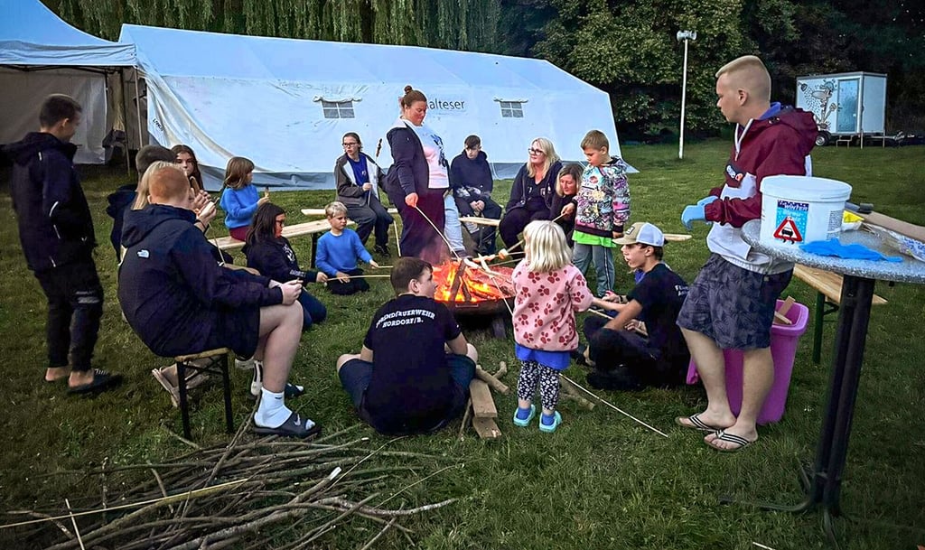 Zum 30. Mal wurde das Sommerzeltlager der Jugendfeuerwehr Oschersleben im Freibad organisiert. Auch diesmal mit einigen Höhepunkten.