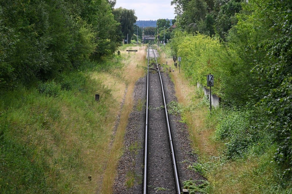 Die Bahnstrecke bei Hohenmölsen war schnell wieder für den Güterverkehr freigegeben worden. (Archivbild)