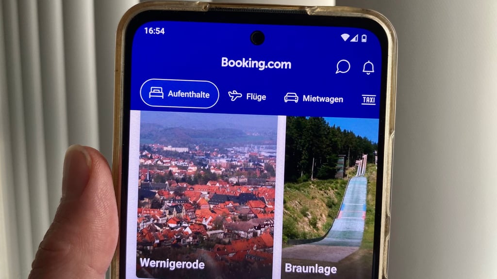 Booking.com ist für viele Reisende Standard bei der Hotel-Buchung - auch im Harz.