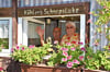 „Köhler’s Schnapsluke“ klingt einladend, ist aber nur ein Überbleibsel aus ihrem vorherigen Garten in der Kleingartenanlage Rosenhain an der Hübnerstraße in Zeitz. Heute haben die Rentner Max und Jutta Köhler ihr grünes Paradies in der Kleingartenanlage Geußnitzer Höhe. 