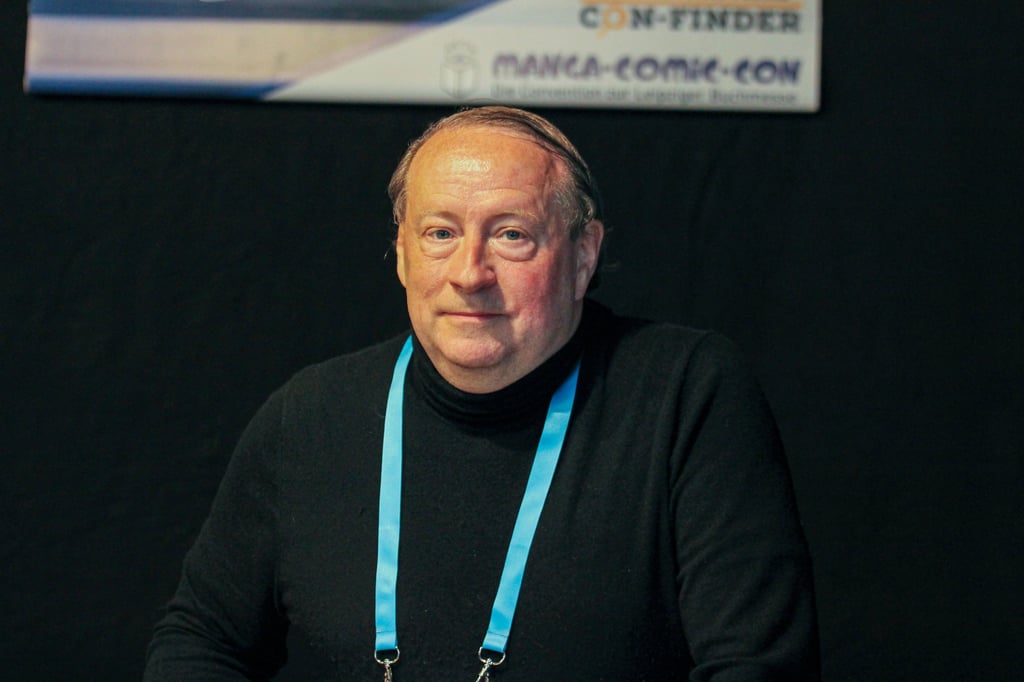 Synchronsprecher Sven Plate bei der Leipziger Buchmesse 2025: Im Deutschen verleiht er unter anderem der Cartoon-Figur Bugs Bunny seine Stimme - bald ist er live bei der Contaku in Magdeburg zu sehen.