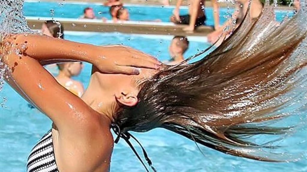 Die Freibadsaison in Sachsen-Anhalt ist wegen der hohen Temperaturen in vollem Gange - das Wasser verspricht Abkühlung, wie hier in Mansfeld-Südharz.