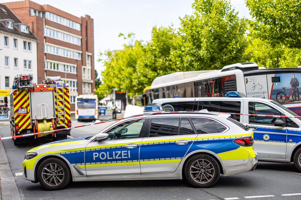 Bei einem Unfall mit einem Bus in Oldenburg ist ein Mann gestorben.