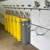 Blick in den Chlorgasraum. In diesen Stahlflaschen wird das Chlorgas aufbewahrt. 