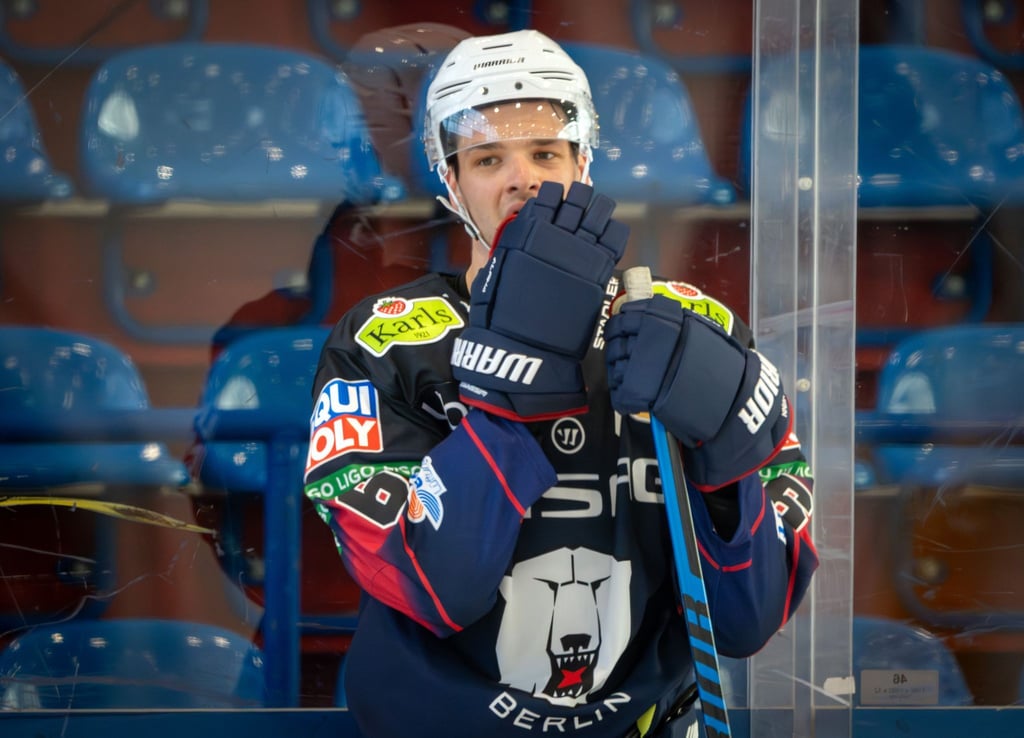 Kapitän Kai Wissmann von den Eisbären Berlin beim ersten öffentlichen Mannschaftstraining am Montag