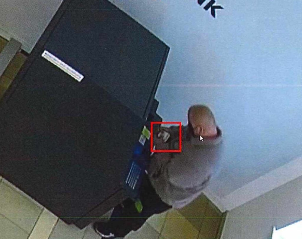 Dieser Mann wird verdächtigt, die Geldbörse in Quedlinburg gestohlen zu haben.