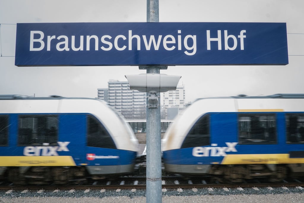 Am Hauptbahnhof Braunschweig hantierte der 22-Jährige mit einem augenscheinlichen Butterflymesser, wie die Bundespolizei mitteilte. (Symbolbild)