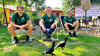 Tierparkleiter Phillip Rose (v.l.),  Geschäftsführer Matthias Haak und Tierpfleger Johannes Bartsch freuen sich über den neuen Außenbereich samt Imbiss (im Hintergrund) im Petersberger Tierpark.