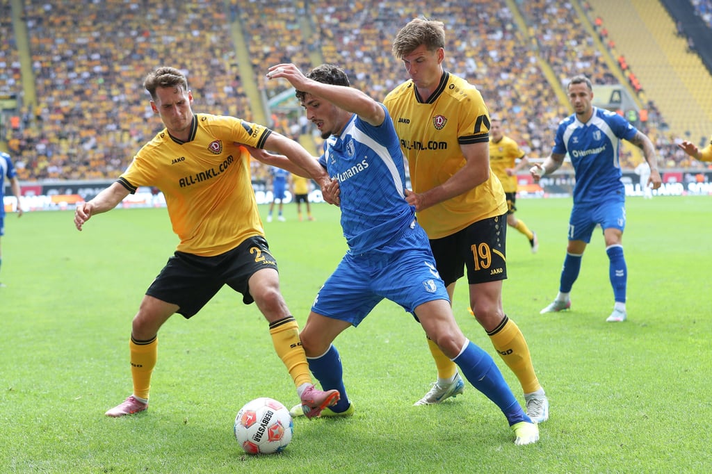 Gegen Dynamo Dresden feierte Eldin Dzogovic, hier im Duell mit gleich zwei Gegnern, sein Zweitliga-Comeback nach zwei Jahren.