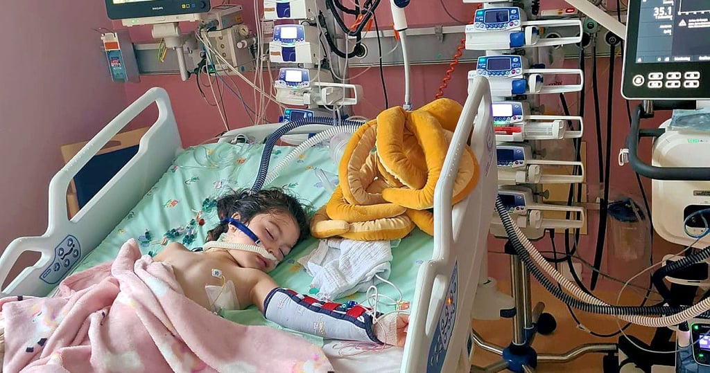 Die kleine Vaiana aus Tangerhütte auf der Intensivstation. Die Fünfjährige kämpft gegen akute lymphatische Leukämie.