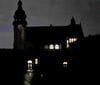 Köthen war dunkel, nur im Rathaus brannte Licht.