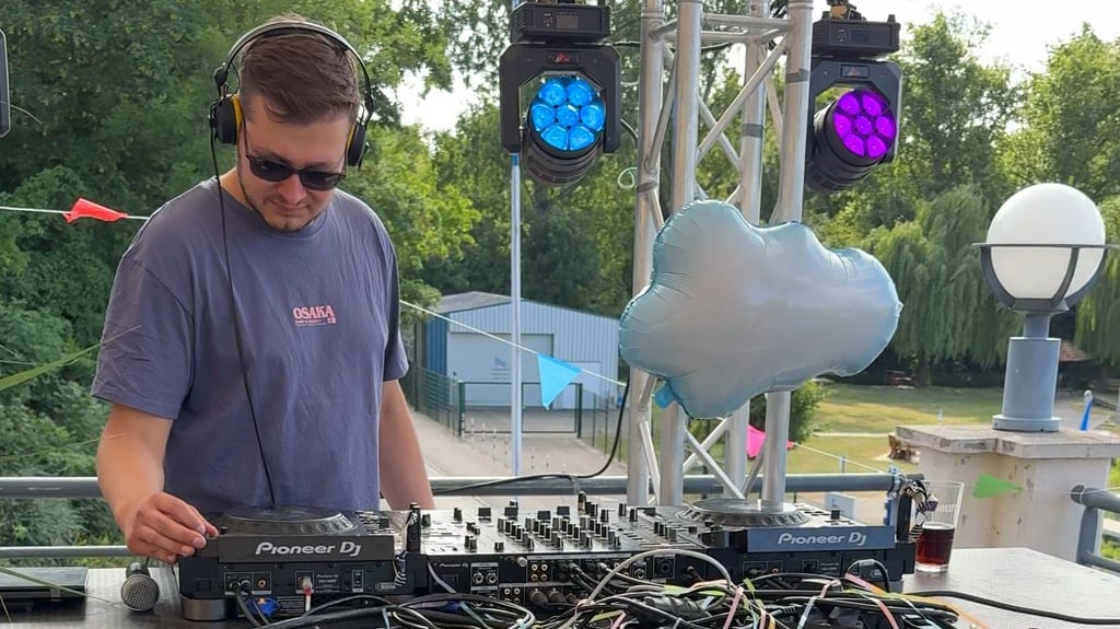 Bei der After-Work-Party im Juli hat unter anderem DJ Lucas Delitz im Bootshaus aufgelegt.