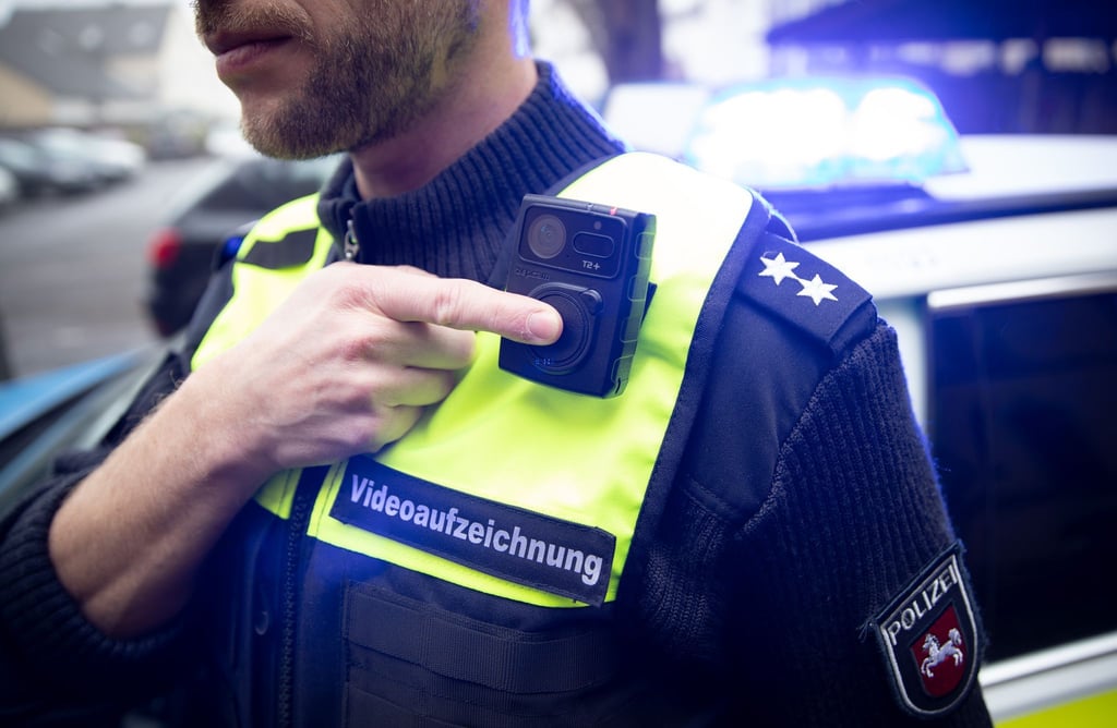 Bodycams sollen Polizeieinsätze transparenter machen. (Archivbild)