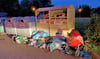 Die Altkleidercontainer an der Bahnhofstraße in Könnern sahen vor wenigen Tagen noch so aus. 