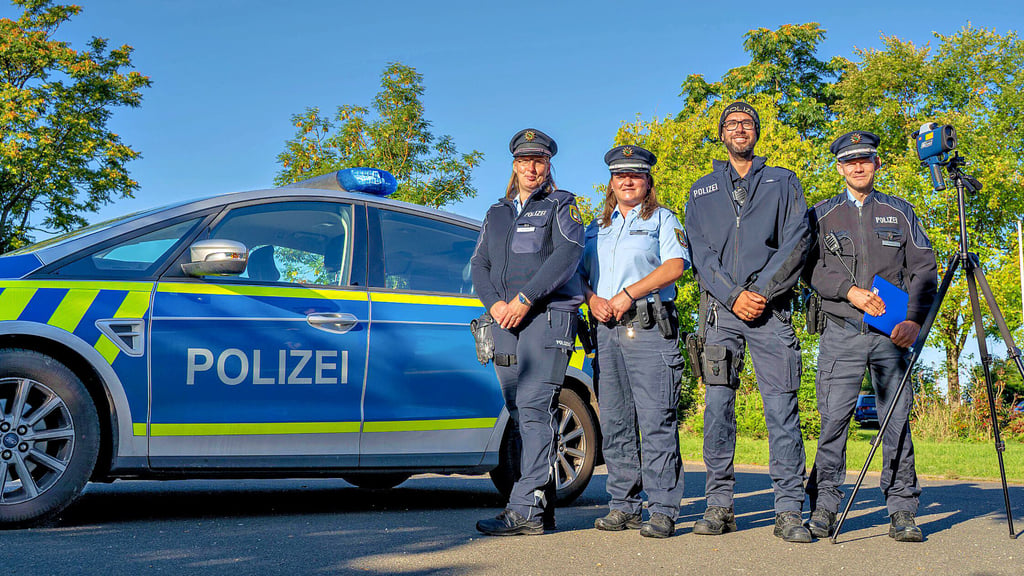 Von links: Peggy Kutzner, Katja Winzer, Andreas Vogel und Tobias Trabitz vom Polizeirevier Wittenberg im Einsatz an der Grundschule Dabrun.