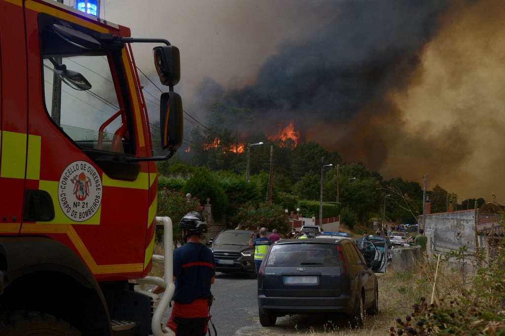 In Spanien gebe es derzeit insgesamt 14 größere aktive Feuer, sagte die Ministerin für Ökologischen Wandel, Sara Aagesen.