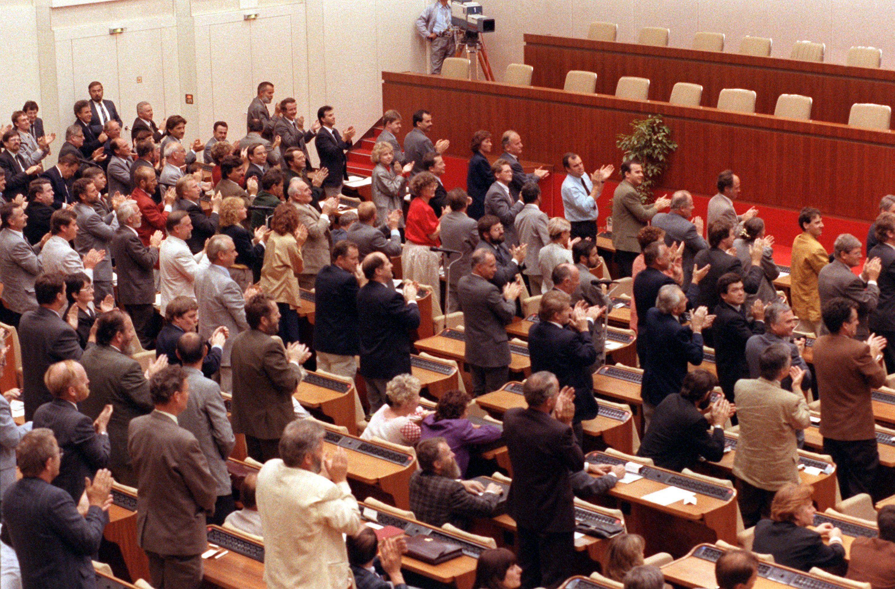 Weg zur deutschen Einheit: Der Untergang im Parlament: Das letzte Kapitel