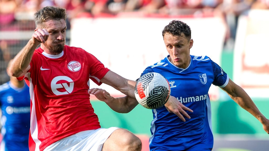Martijn Kaars (rechts) und der FCM schieden im vergangenen Jahr bereits in der ersten Runde des DFB-Pokals aus.