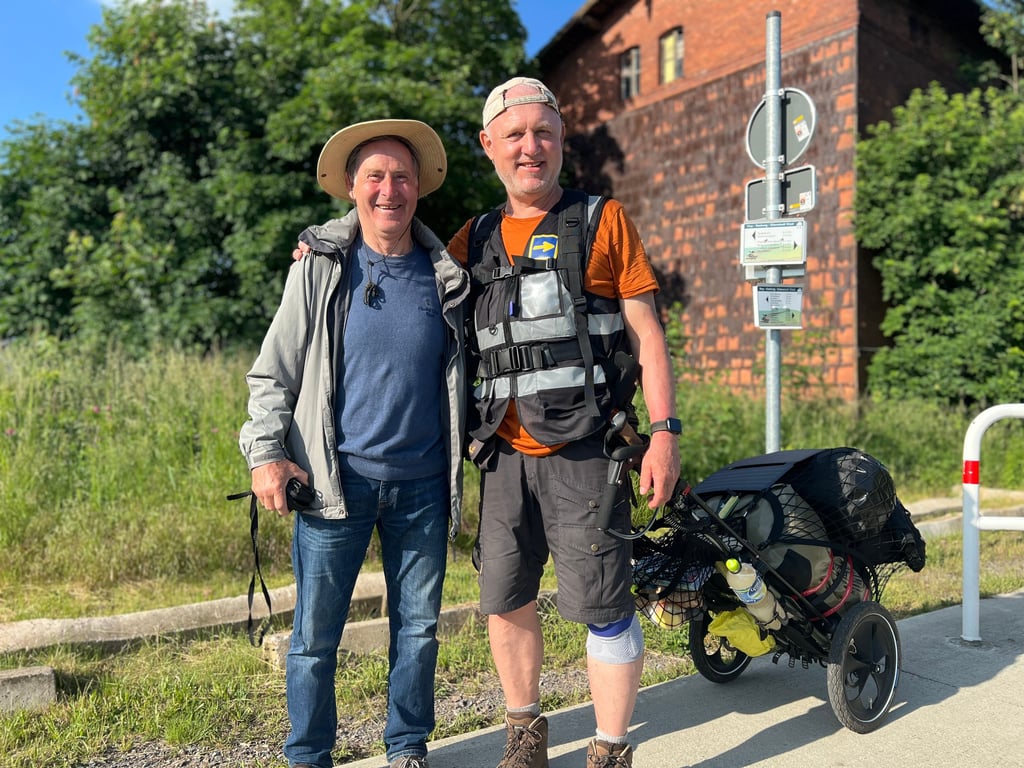 Jürgen Benecke (rechts) unterwegs nach Spanien. Unterwegs trifft er Ecki Holstein.