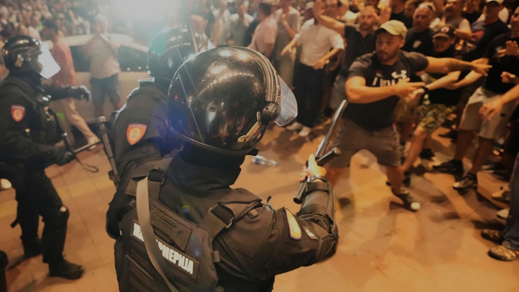 Laut Staatschef Vucic wurden Dutzende Zivilisten und auch mehrere Militärpolizisten verletzt. (Archivbild)