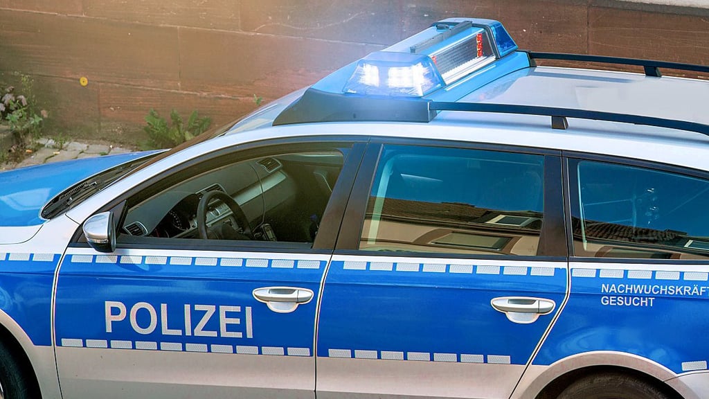 Polizeibeamte eilten am 2. Mai zur Reimmannstraße nach Salzwedel, um Diebe zu finden – bislang war die Suche erfolglos.
